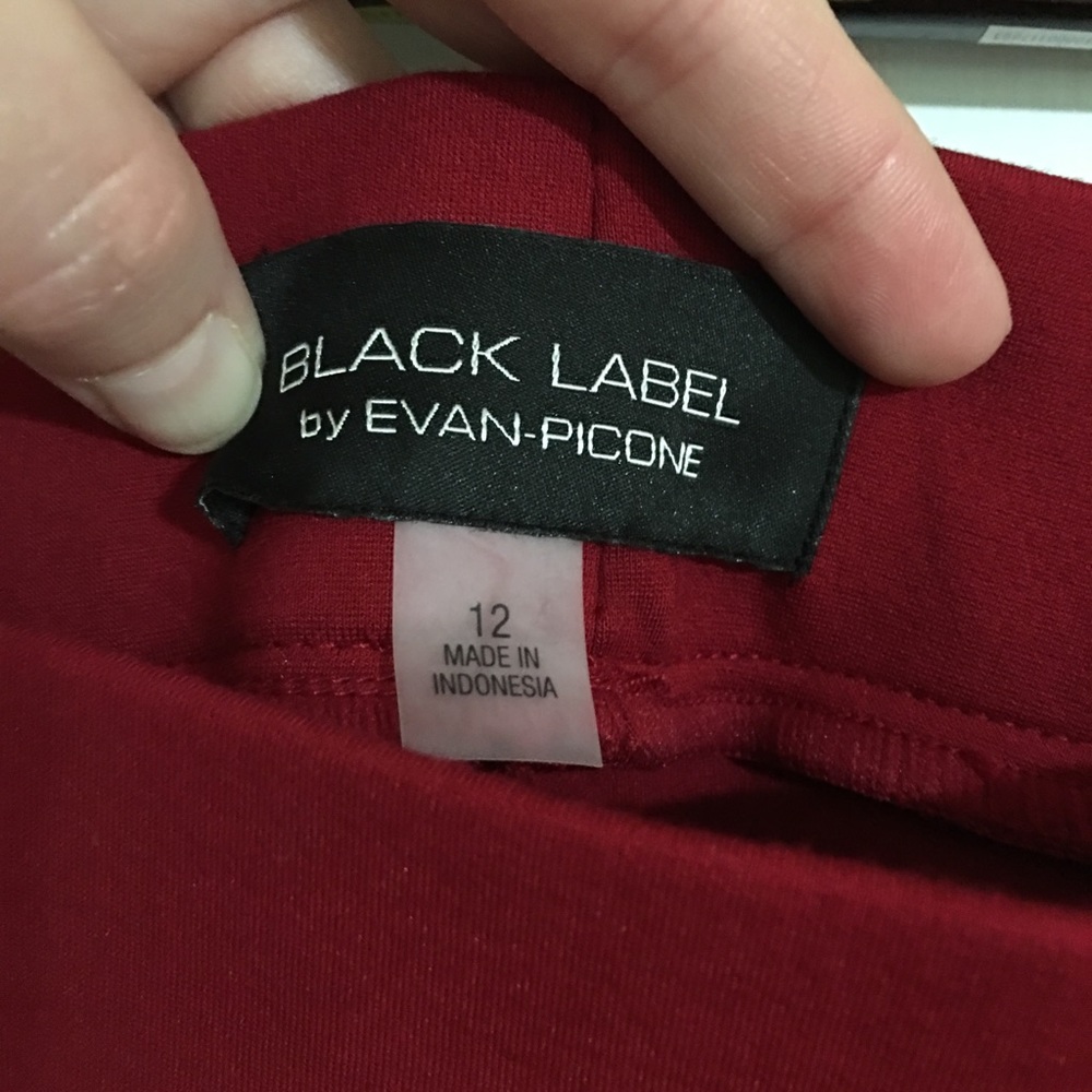 Red pants - Picture 2 of 3